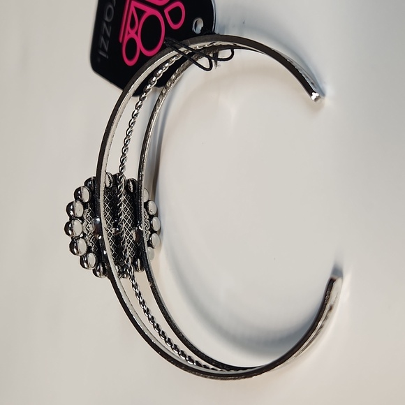 NWT Paparazzi Prismatic Patch Pink & Silver Women's Braclet - Picture 3 of 4